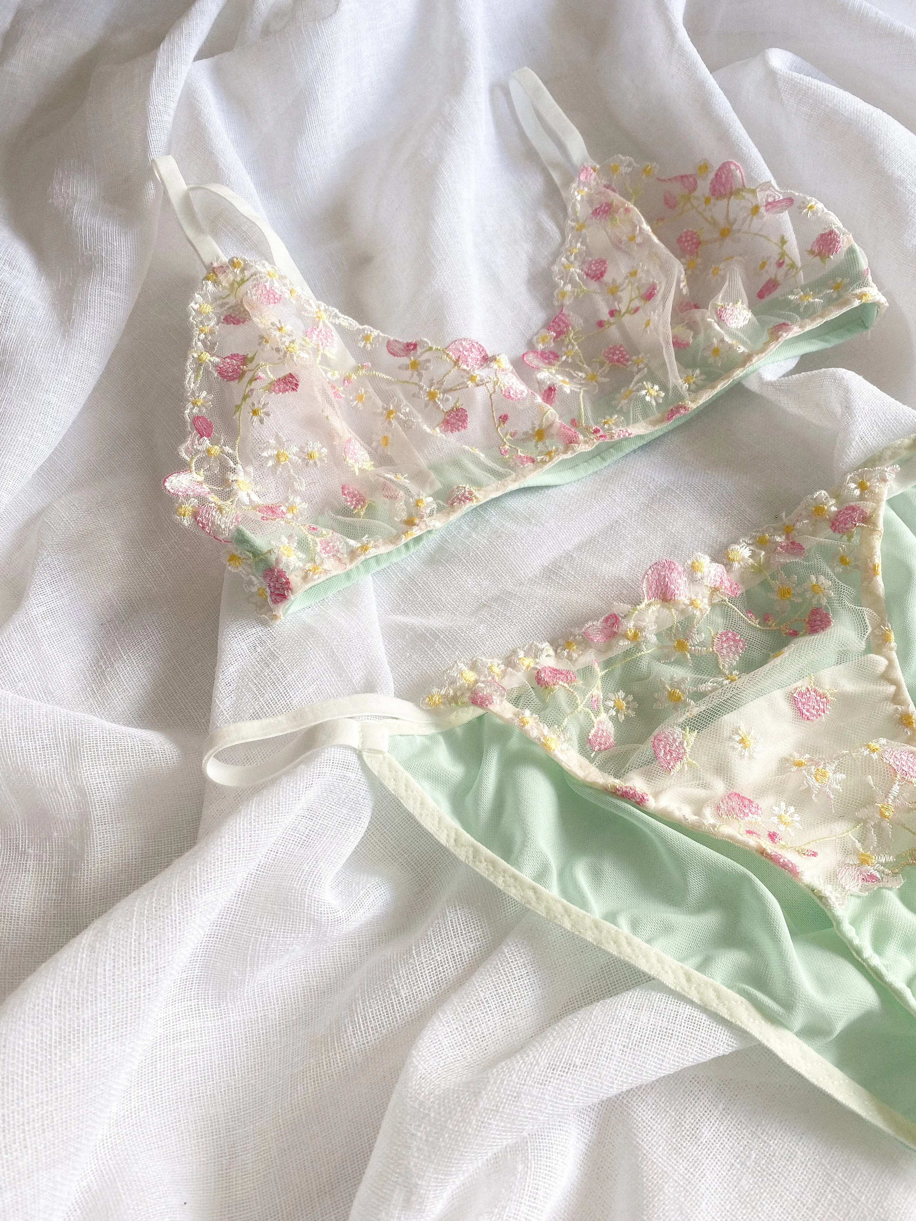 Straberry Mint Lace Set