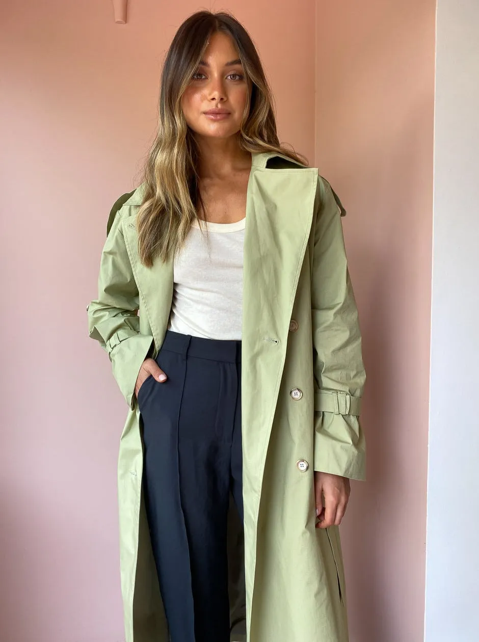 Viktoria & Woods Auditorium Trench in Tarragon