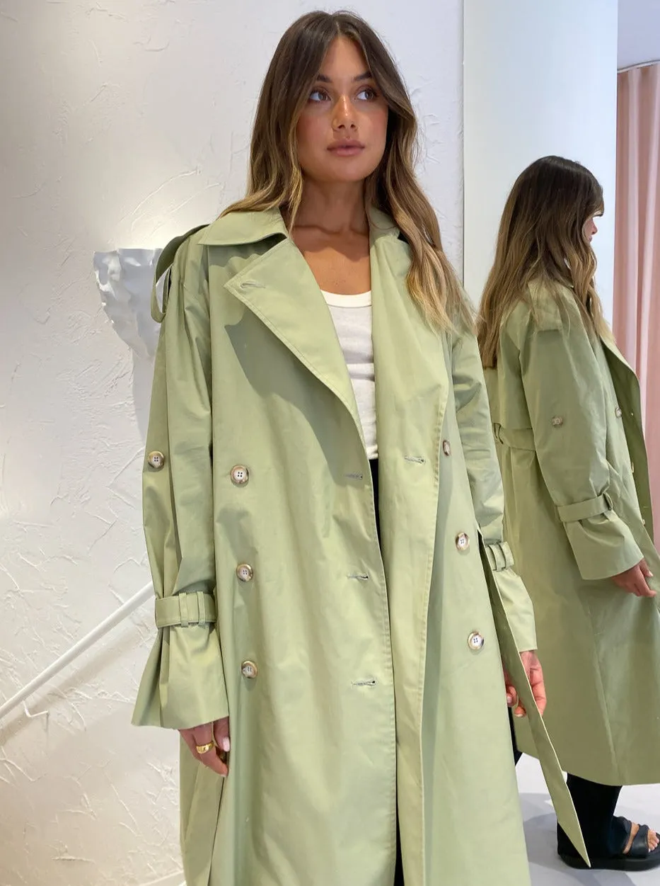 Viktoria & Woods Auditorium Trench in Tarragon